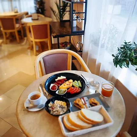 卫城酒店 2* 瓦爾納