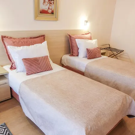 卫城酒店 酒店 瓦爾納