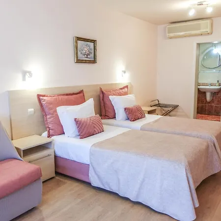 卫城酒店 2* 瓦爾納