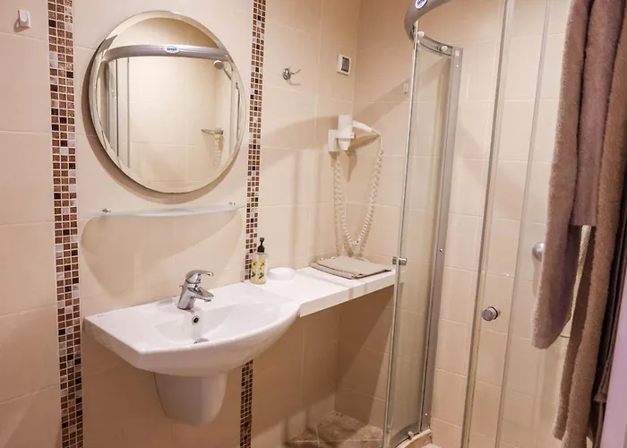 卫城酒店 2* 瓦爾納