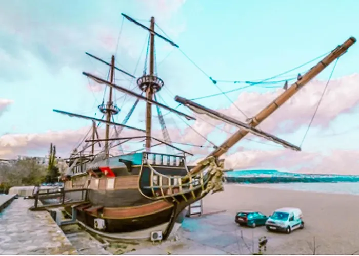 卫城酒店 瓦爾納