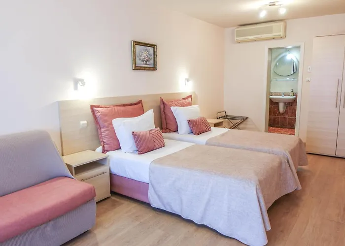 卫城酒店 2* 瓦爾納