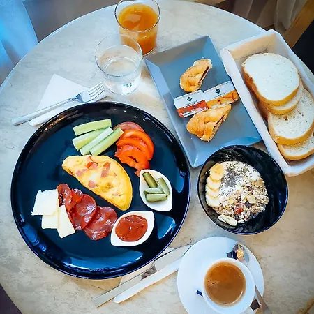 Acropolis Hotel 2*