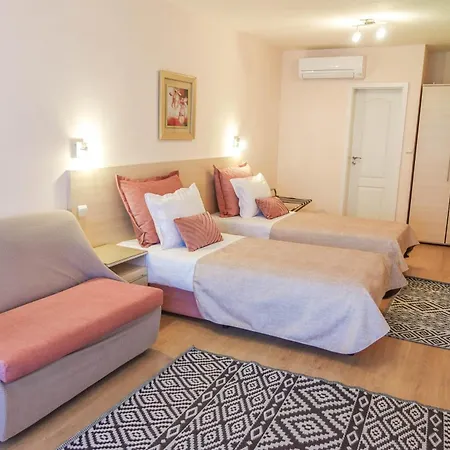 Acropolis Hotel 2*