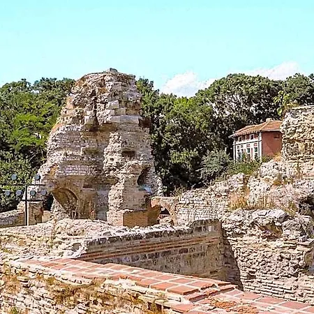Acropolis 2*