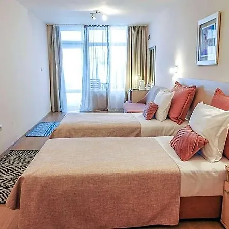 Acropolis Hotel 2*