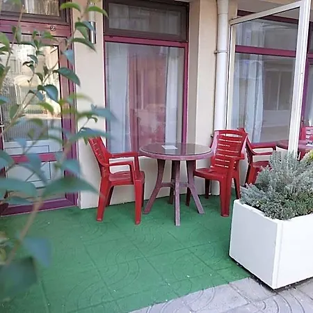 Acropolis Hotel 2*